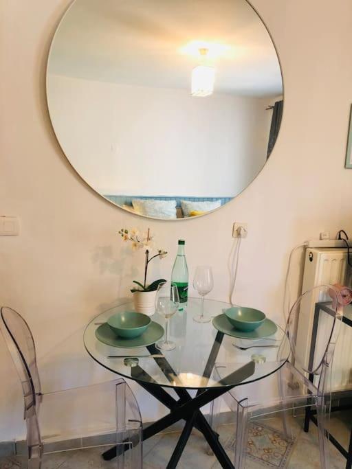 Cosy Studio Design With Modern Bathroom Vaureal المظهر الخارجي الصورة